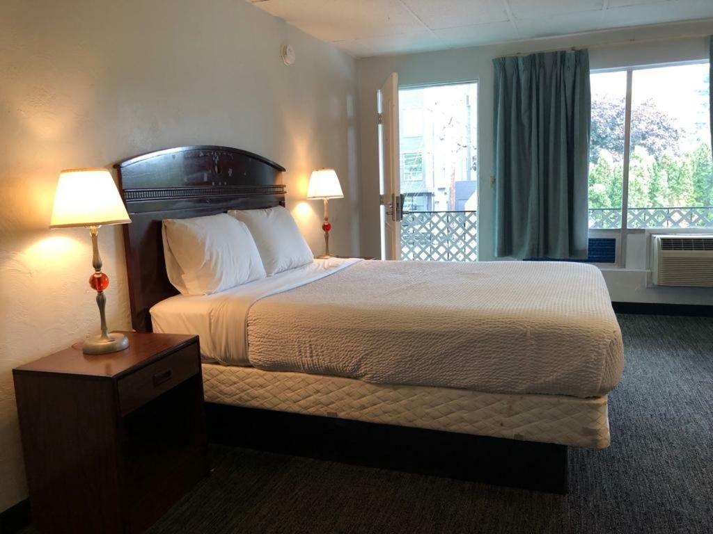 Portland Super Value Inn Екстериор снимка