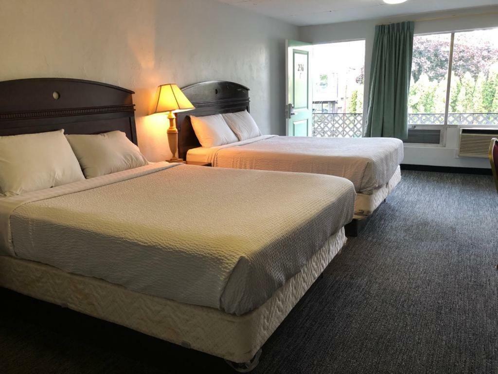 Portland Super Value Inn Екстериор снимка